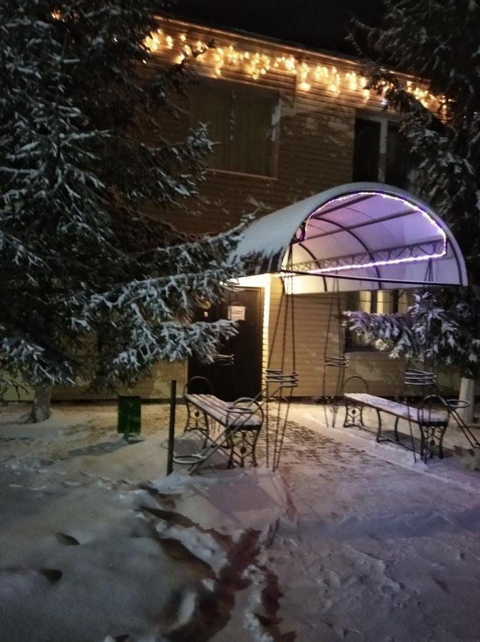 Hotel Gostynnyi Dvir Sharhorod Exterior photo