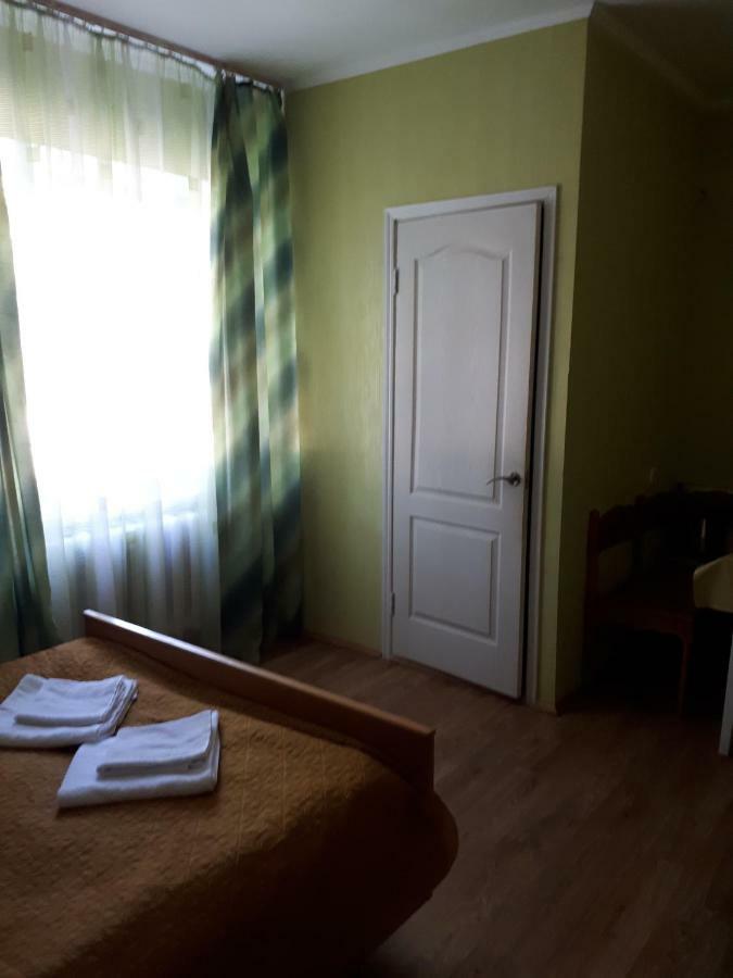 Hotel Gostynnyi Dvir Sharhorod Exterior photo