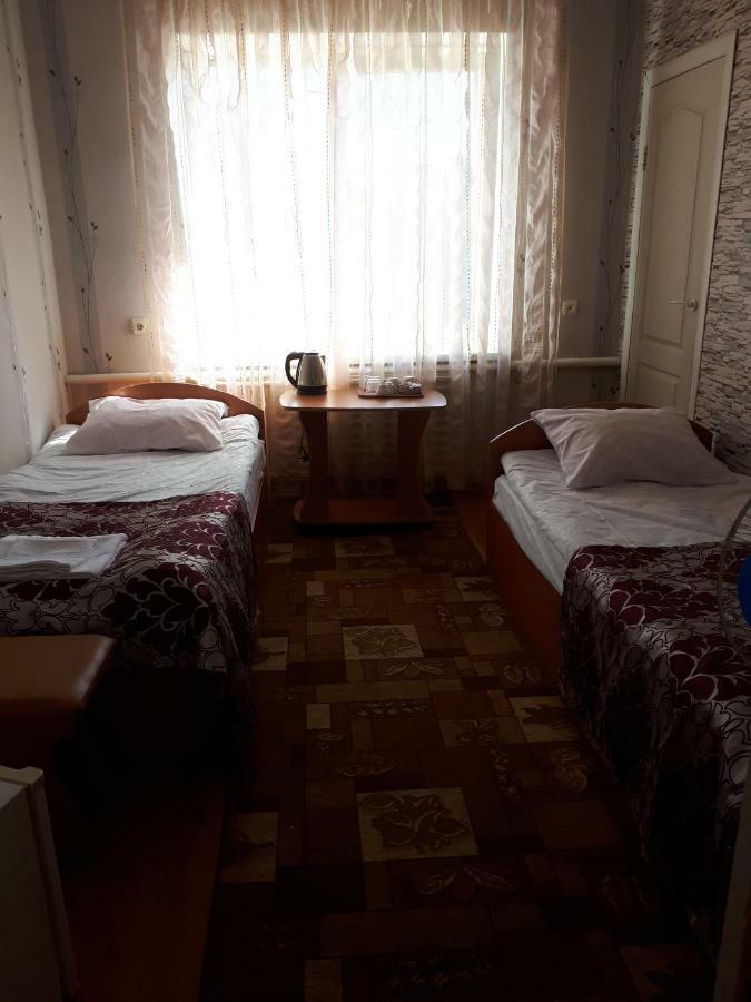 Hotel Gostynnyi Dvir Sharhorod Exterior photo