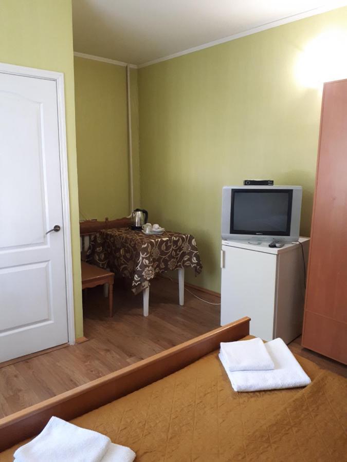 Hotel Gostynnyi Dvir Sharhorod Exterior photo