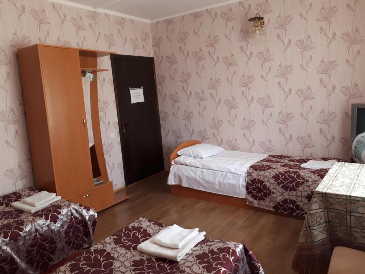 Hotel Gostynnyi Dvir Sharhorod Exterior photo